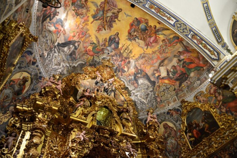Esculturas en la Iglesia de San Telmo: Una Maravilla Artística
