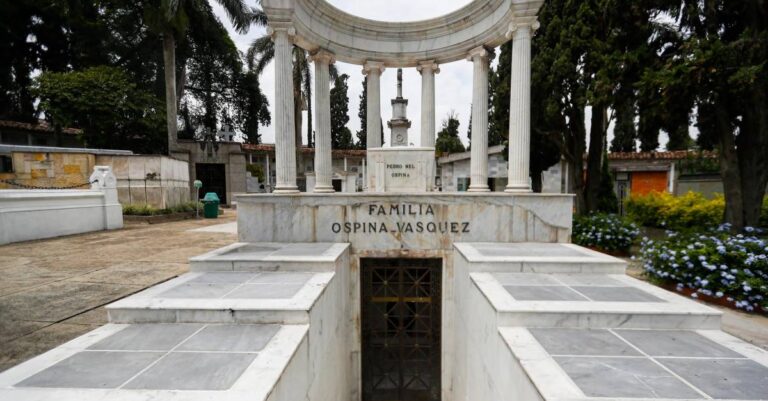 Explorando la Iconograf&iacute;a en las Tumbas de la Recoleta