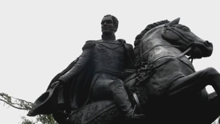 Monumento con estatua ecuestre: un s&iacute;mbolo de grandeza