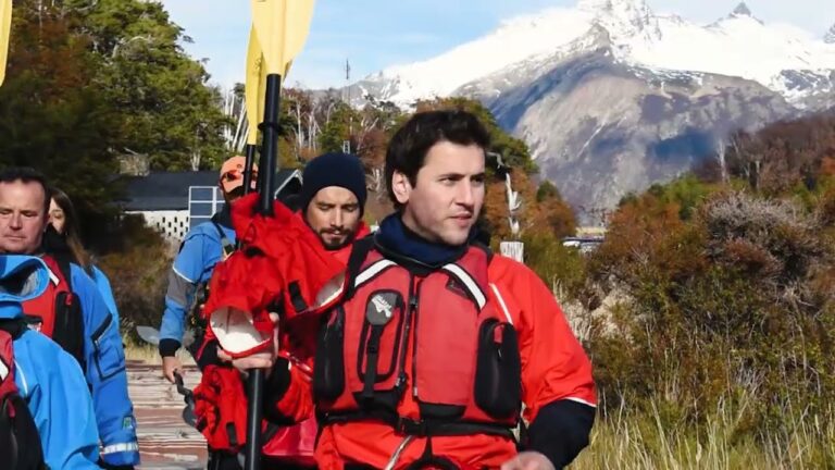 Explorando los glaciares en kayak